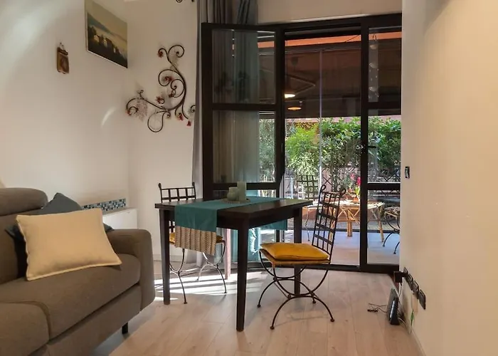 Apartment Greengardensuite, Station *